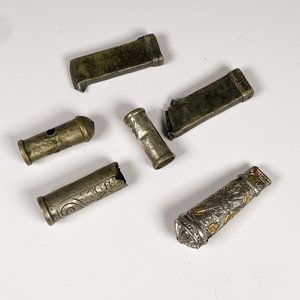 Lote anterior: Seis Piezas de Platería Criolla: Cabos y Pasadores con Averías