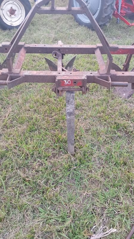Arado de 3 rejas para 3 puntos - Implemento agrícola - imagen 2