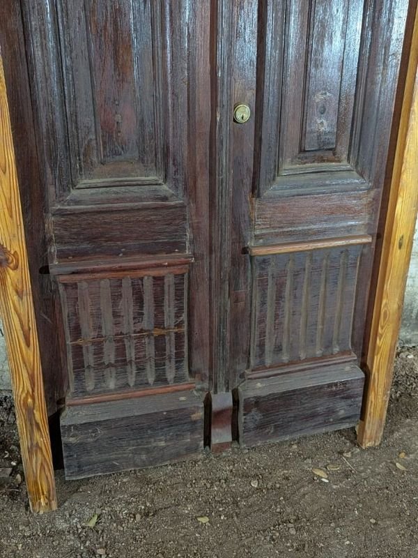 Puerta antigua de cedro con marco de pinotea - imagen 2