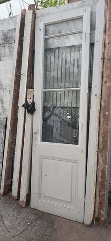 Hoja de Puerta Antigua de Madera con 3 Vidrios y Marco de Pinotea - imagen 1