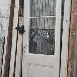 Hoja de Puerta Antigua de Madera con 3 Vidrios y Marco de Pinotea - imagen 1