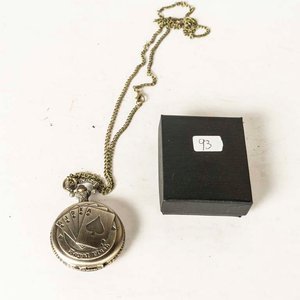 Lote siguiente: Reloj de Bolsillo Metálico "Royal Flush" - Funciona