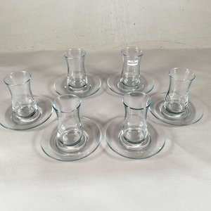 Lote siguiente: Juego de 6 Vasos y Platos de Vidrio Hialino Estilo Turco