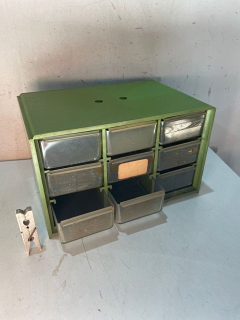 Lote anterior: Caja de almacenamiento para tornillos con compartimientos separados