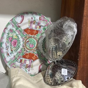 Lote siguiente: Plato Decorativo con Infusor de Té Metálico