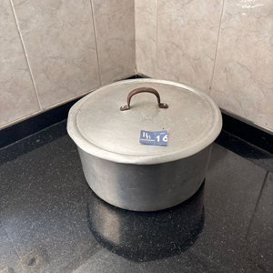 Lote anterior: Olla de Aluminio con Tapa - 28 cm Diámetro x 15 cm Altura