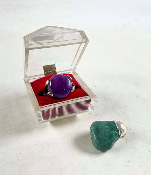 Anillo con Piedra Morada y Colgante Verde - imagen 1