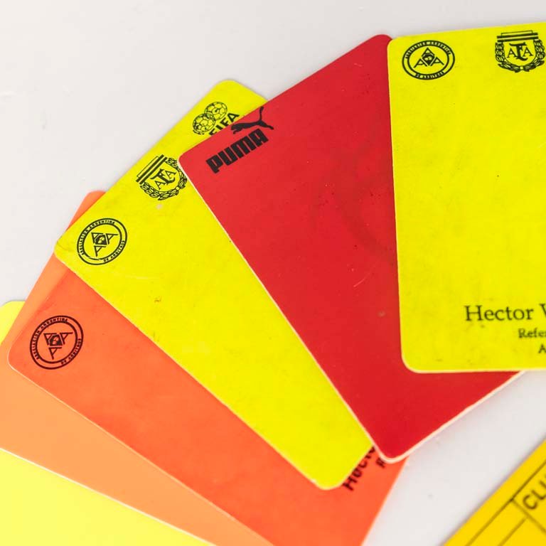 Tarjetas de árbitros internacionales de Argentina y Uruguay - imagen 3