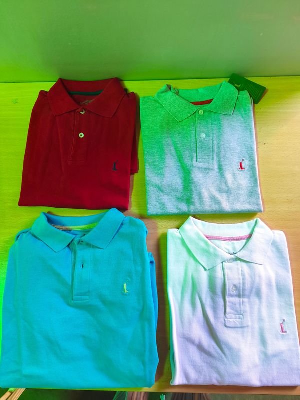 Remeras de Cuello con Botones - imagen 1