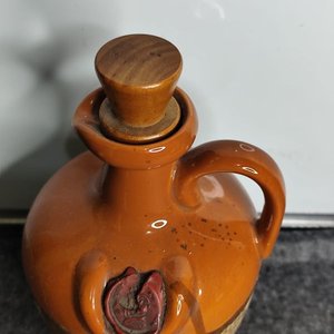 Porrón de Gres con Tapa Original y Sello de Cera - imagen 3
