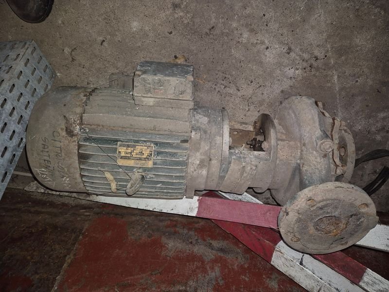 Lote siguiente: Bombas eléctricas usadas de 25x25