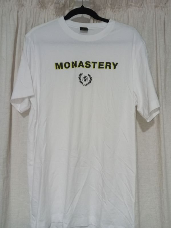 Remera Blanca de Algodón "Monastery" Talle M
