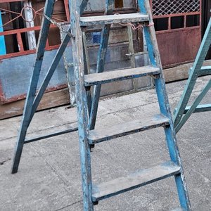 Lote anterior: Escalera azul