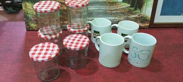 6 Frascos Vintage en Vidrio con Tapa de Chapas y 4 Tazas de Loza - imagen 1
