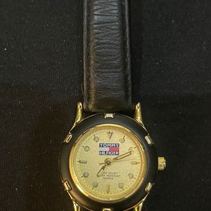 Reloj Tommy Hilfiger 1238 Gold & Black Dress-Diver 300M Cuarzo Vintage - imagen 6