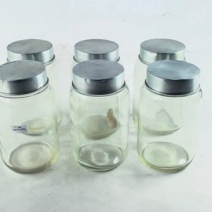 Lote siguiente: Seis frascos hialinos con tapa 19 cm