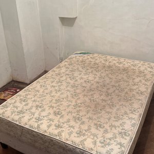 Lote anterior: Somier de una plaza con estampado floral