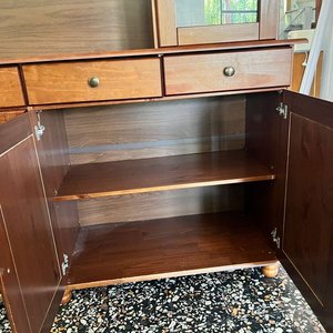 Aparador con Alzada de Madera Oscura, 8 Puertas y 4 Cajones - imagen 9