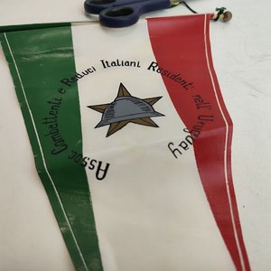 Banderín Histórico Comunidad Italiana en Uruguay "Assoc. Combattenti e Reduci Italiani Residenti nell´ Uruguay" - imagen 2