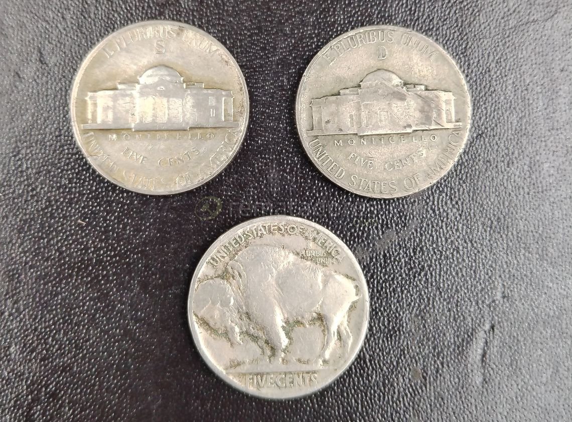 Tres Monedas de Níquel "Buffalo" y "Monticello" de EE. UU.