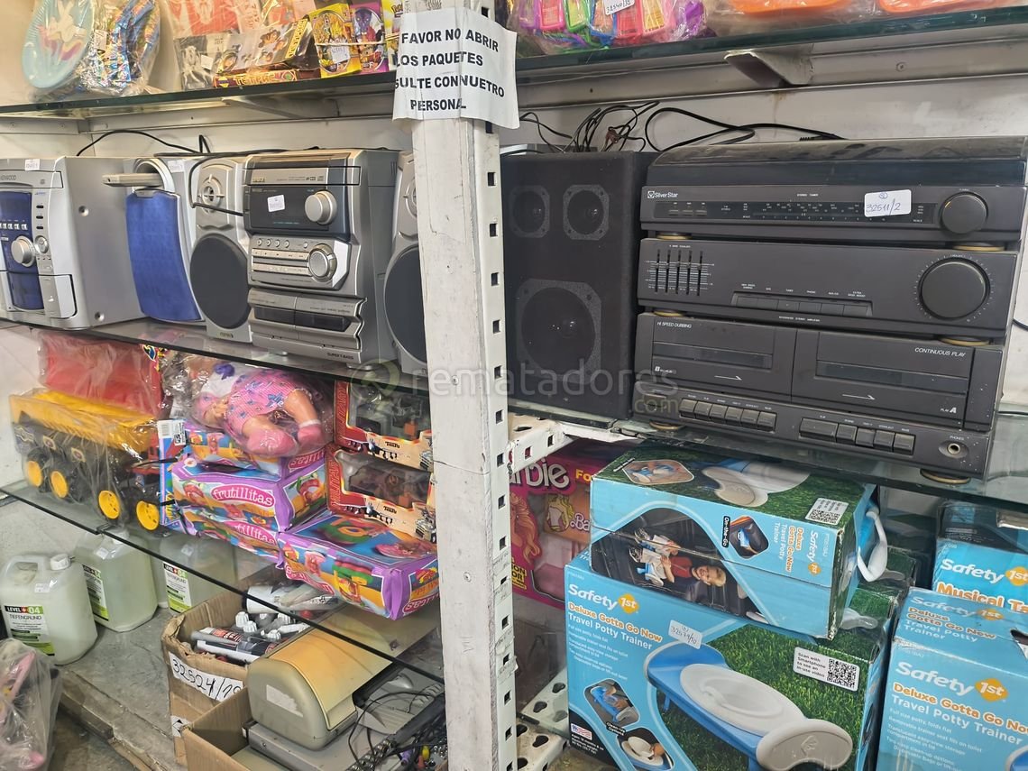 Equipo de Sonido y Juguetes Varios