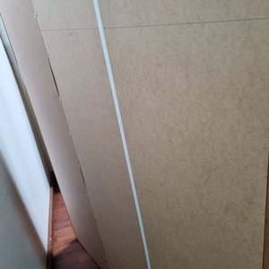 L 967 - Robusto ropero de madera de pino con detalles en blanco, puertas con herrajes de hierro estilo forja y cajon inferior, ideal para - imagen 4