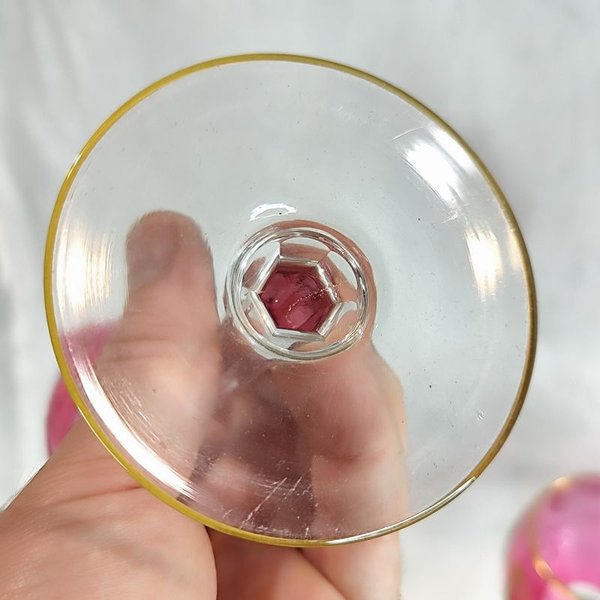 Copa de vino antigua: 5 copas con diseño único y dorado - imagen 5