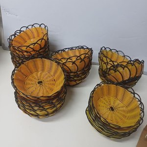 Lote de 100 Paneras Plásticas Amarillas y Negras, 20cm Diámetro - imagen 8