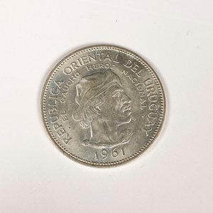 Moneda de Plata "El Gaucho" - 10 Pesos Uruguayos 1961 - imagen 3