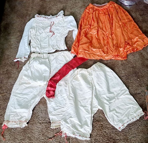 Tradicional ropa de baile español, camisola y pololos - imagen 1