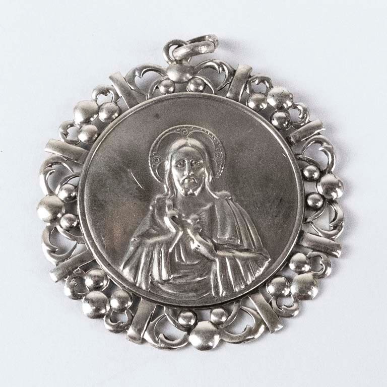 Lote siguiente: Colgante de plata con Cristo - Excelente condición