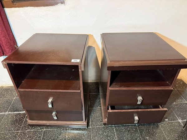 Par de Mesas de Luz de MDF con Dos Cajones y Estante