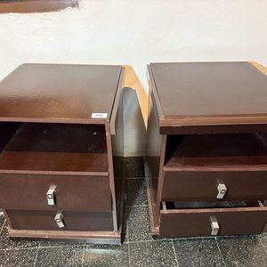Lote anterior: Par de Mesas de Luz de MDF con Dos Cajones y Estante