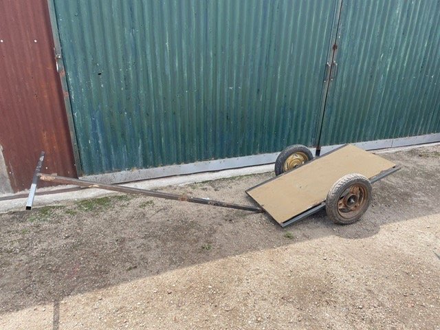 Lote siguiente: Carrito de carga usado con rueda única