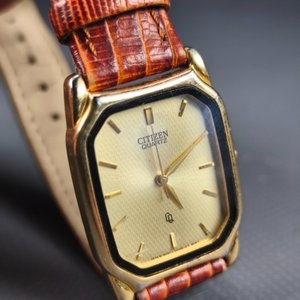 Lote siguiente: Reloj Citizen Quartz Dorado con Malla de Cuero