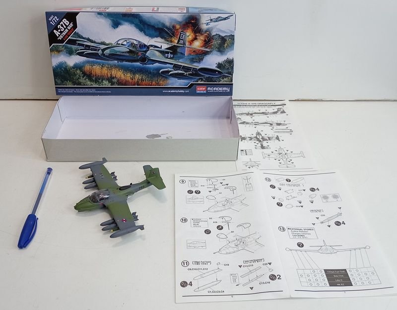 Modelo A37B Dragonfly Fuerza Aérea Uruguaya Escala 1/72 Academy