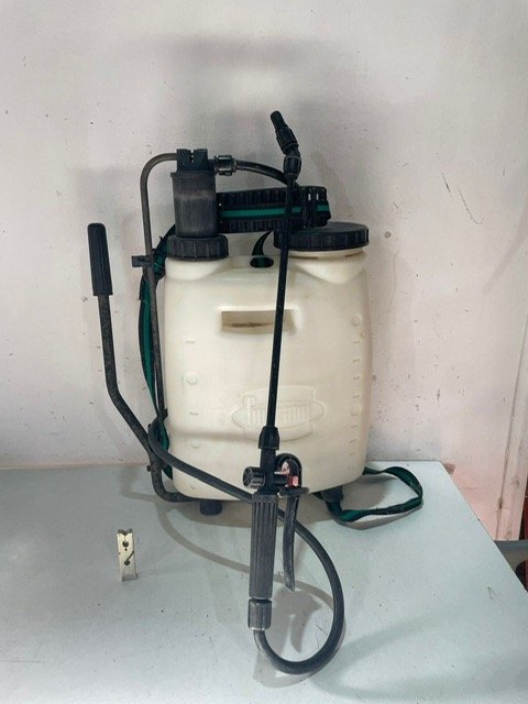 Lote siguiente: Mochila para fumigar - Equipo de limpieza