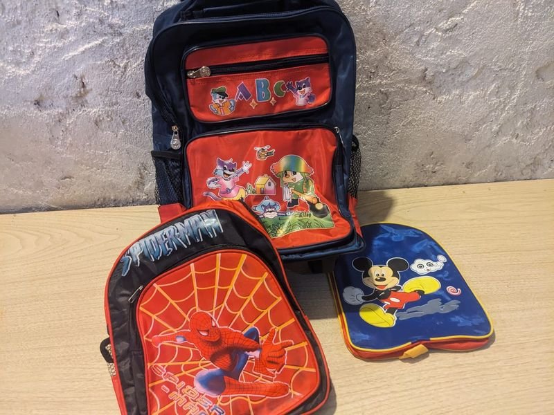 Mochilas con diseños únicos y colores brillantes - imagen 2