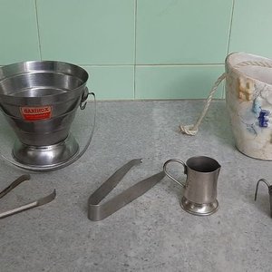 Lote de 2 Floreros, 2 Jarras, 2 Hieleras con Pinzas y Medidas - imagen 3