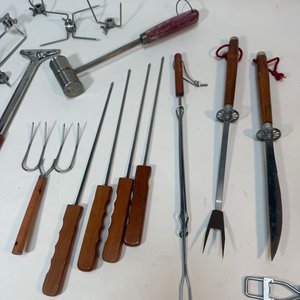 Lote de Utensilios para Parrilla: Pinchos, Cuchillo, Cepillo y Más - imagen 4
