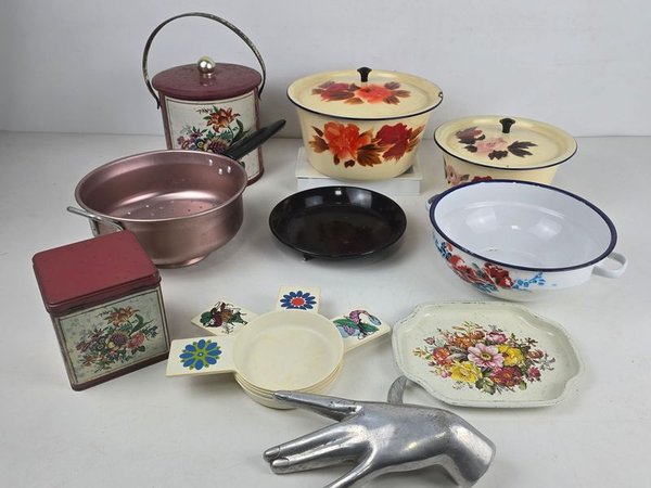 Lote Surtido de Artículos de Cocina Vintage: Ollas Enlozadas, Latas Decoradas y Más - imagen 1