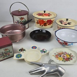 Lote anterior: Lote Surtido de Artículos de Cocina Vintage: Ollas Enlozadas, Latas Decoradas y Más