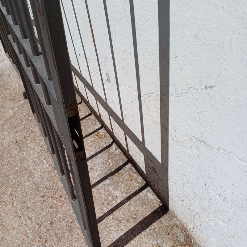 Puerta de reja en varilla 16mm, excelente condición - imagen 8