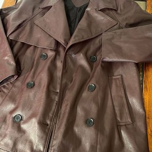 Tapado de cuerina Estilo Gabardina Bordo Talle M - imagen 3