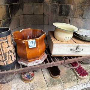 Botiquín de Madera, Porta Macetas, Pelela y Cepillos Antiguos - imagen 2
