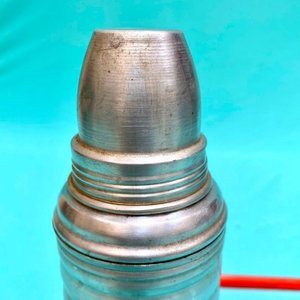 Antiguo Termo con tapa realizado en aluminio . Altura 20 cm - imagen 4
