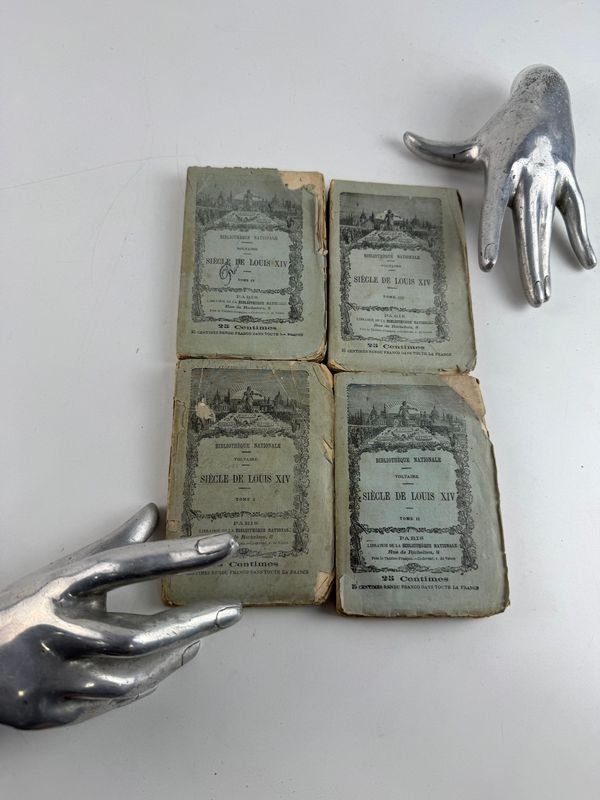 Libro antiguo de Voltaire, editorial Bibliothèque Nationale - imagen 3