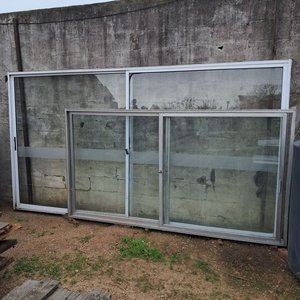 Lote siguiente: Ventanal de Aluminio Blanco con Dos Hojas Corredizas