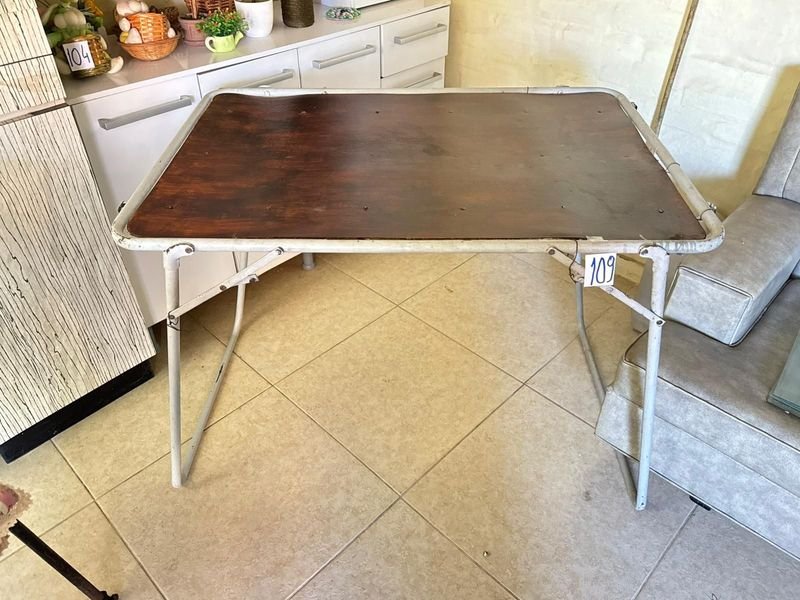 Lote siguiente: MESA PLEGABLE DE CAÑO + ARMARIO 2 PUERTAS