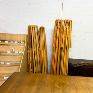 Lote siguiente: Lote de Sillas Plegables de Madera Estilo Bambú